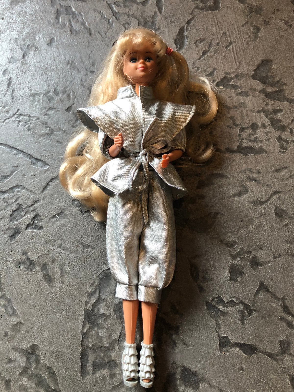 Petra doll van plasty  in zilveren outfit jaren 80, Ophalen, Zo goed als nieuw, Fashion Doll