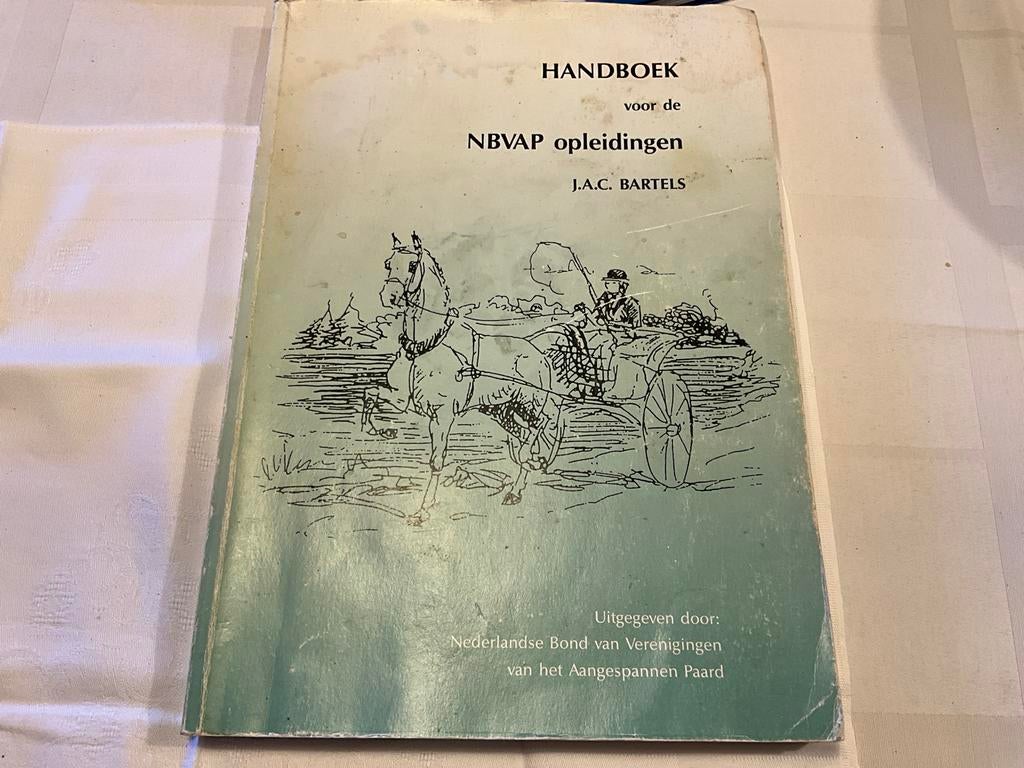 Handboek NBVAP Opleidingen - J.A.C. Bartels, Ophalen of Verzenden, Gelezen, Overige sporten