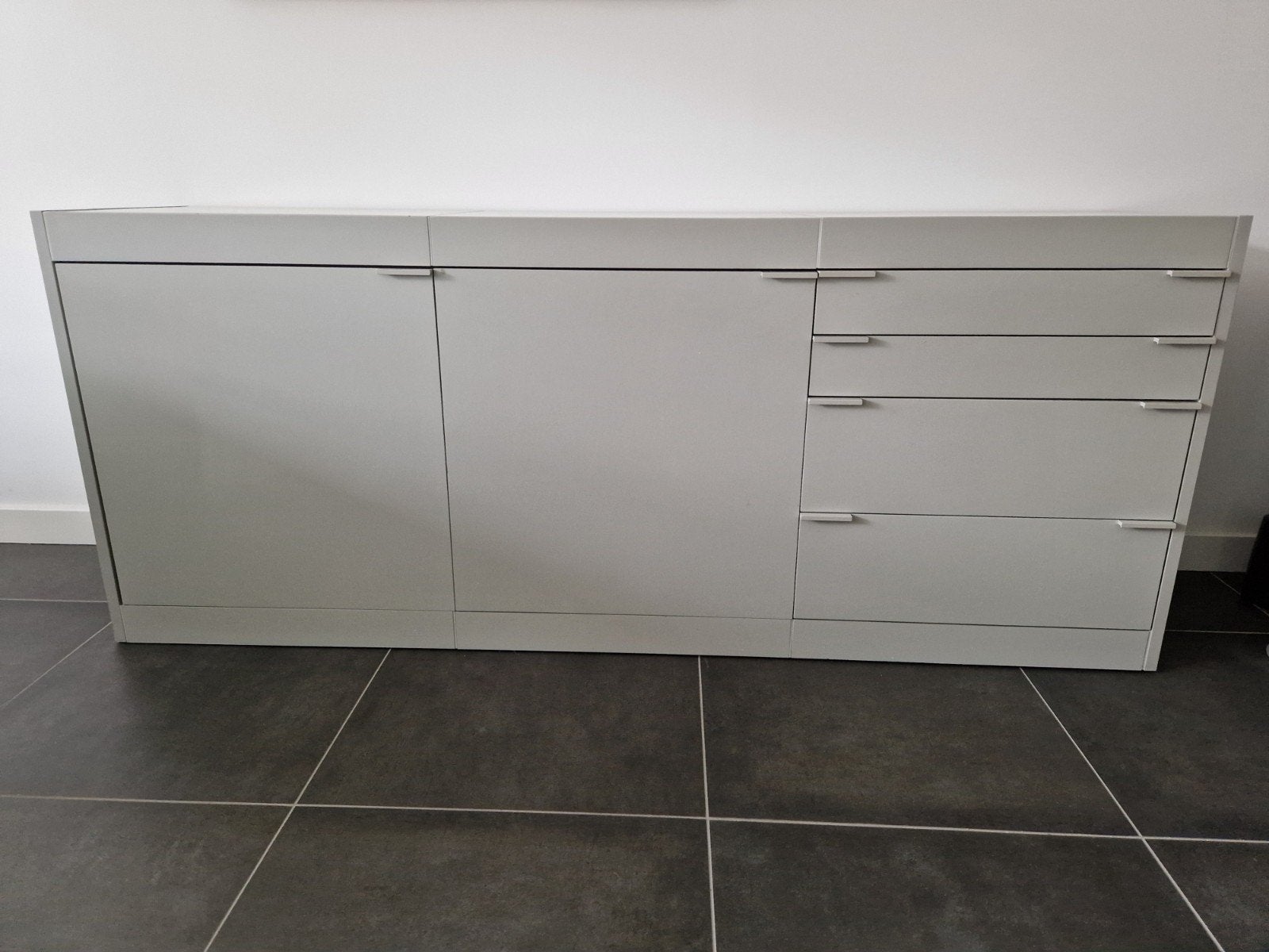 Pastoe dressoir grijs, L serie met gebruikerssporen., Ophalen, Gebruikt, Met lade(s), 150 tot 200 cm