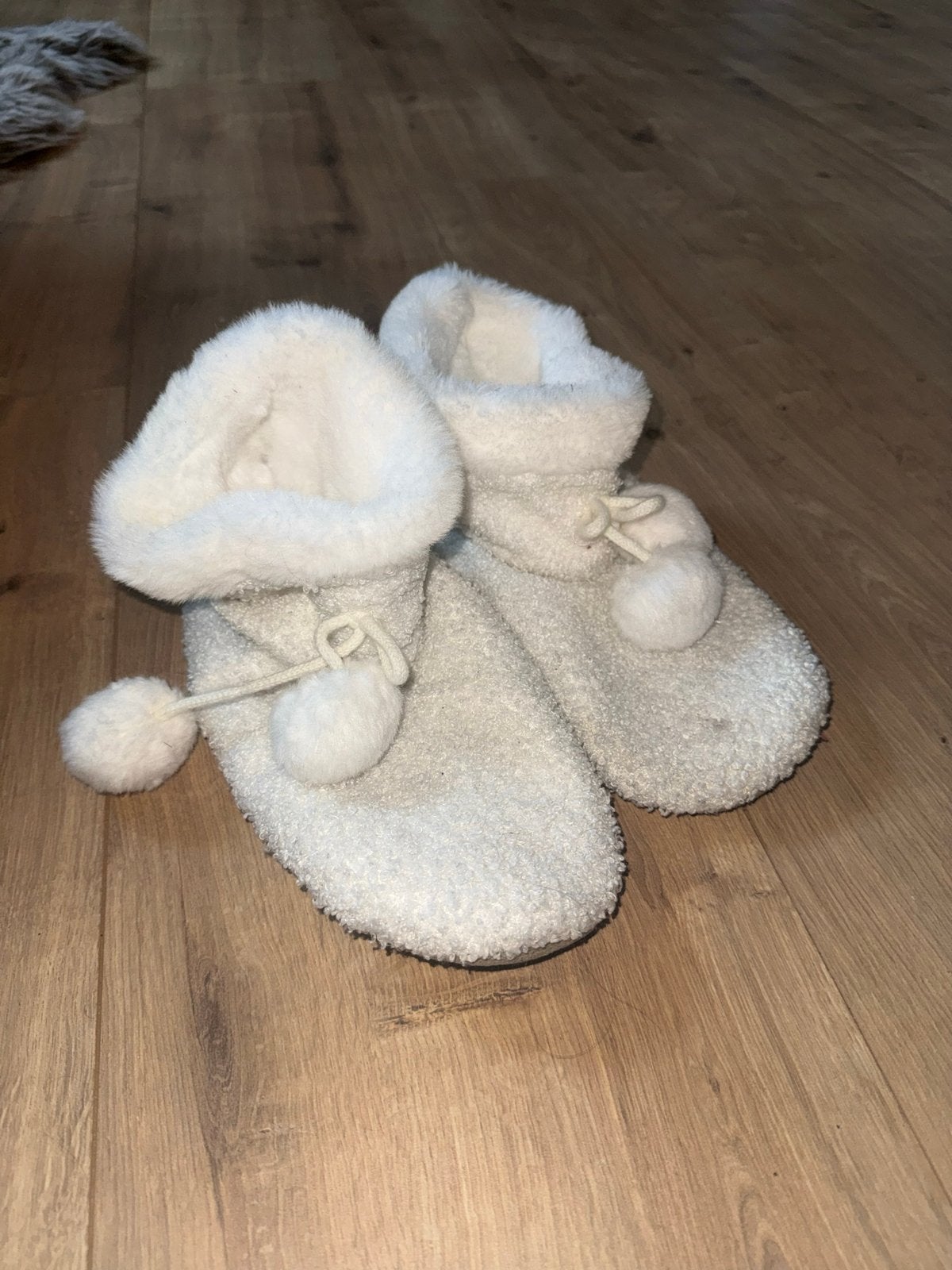 Gebruikte slofjes, Verzenden, Wit, Pantoffels of Sloffen, Gedragen