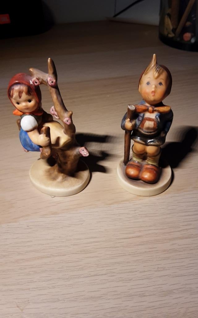 Vintage Hummel beeldjes: Jongen en Meisje, Verzamelen, Beelden en Beeldjes, Zo goed als nieuw, Hummel, Ophalen of Verzenden