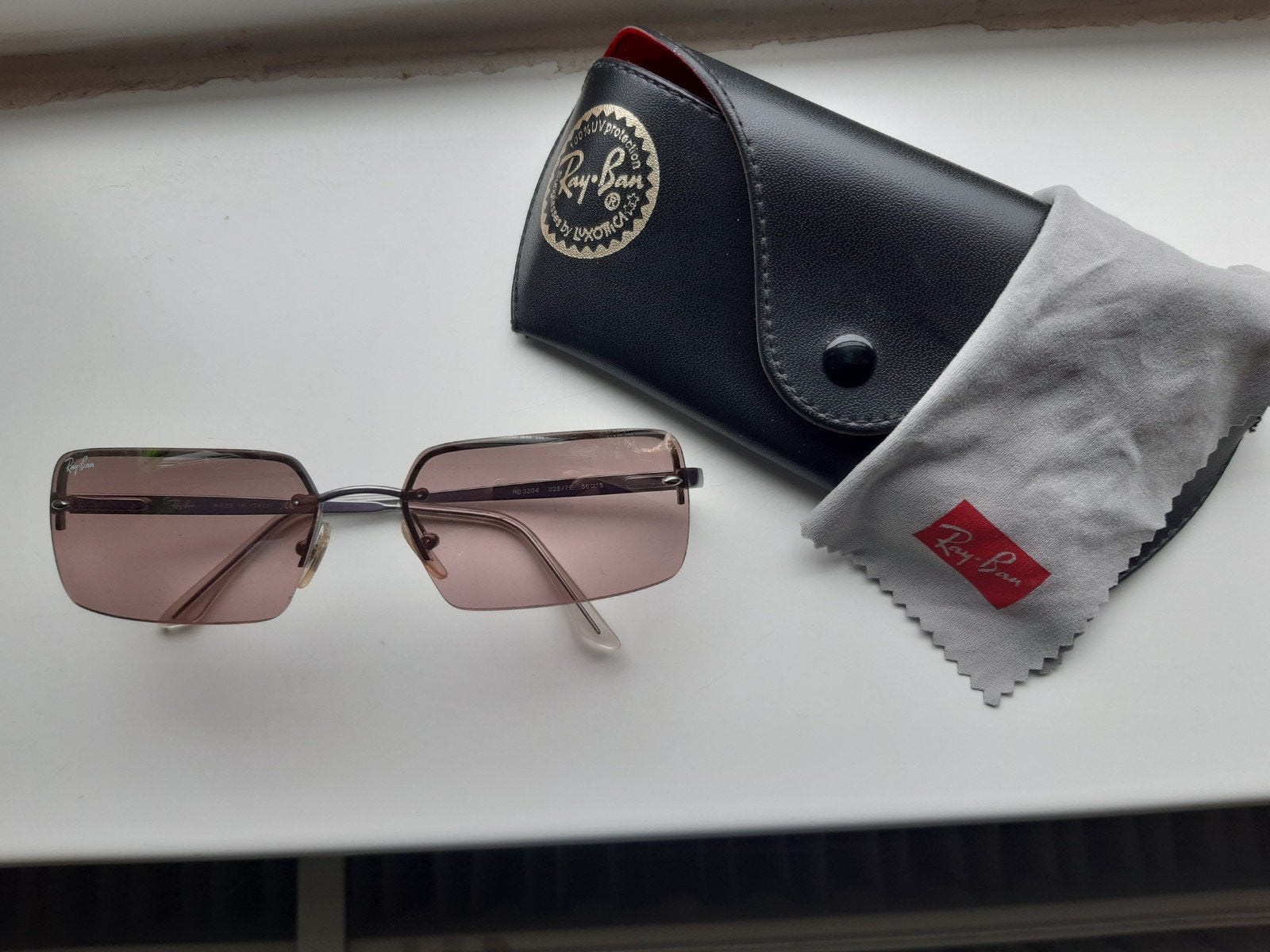 Dames Ray-Ban zonnebril met roze glazen en etui, Gebruikt, Zonnebril, Ophalen of Verzenden, Ray-Ban