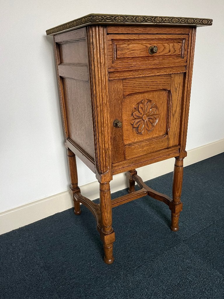 prachtig mooi bewerkt kastje, Ophalen, Minder dan 50 cm, Eikenhout, Zo goed als nieuw