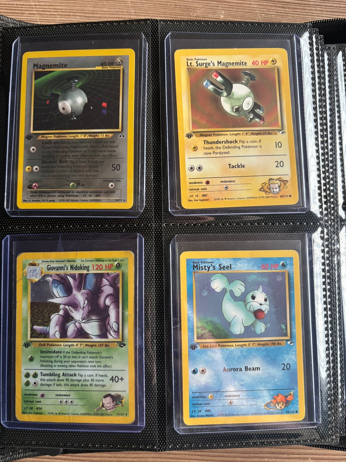 Pokemon binder met first edition, Hobby en Vrije tijd, Verzamelkaartspellen | Pokémon, Ophalen of Verzenden, Zo goed als nieuw