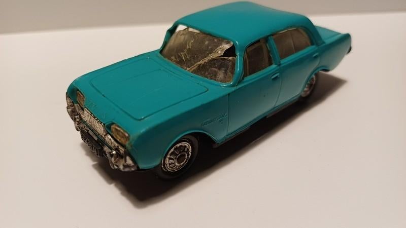 Norev Ford 17M 1:43 uit 1961 met lichte beschadiging, Ophalen of Verzenden, Gebruikt, Auto, Norev
