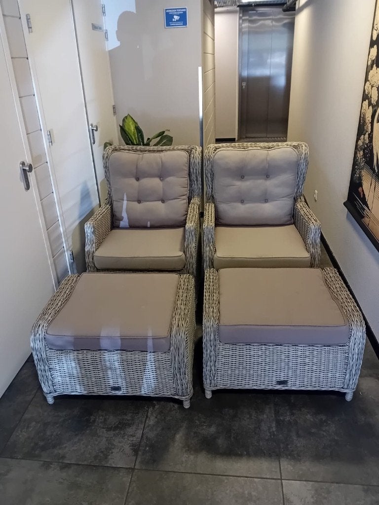 2 Loungestoelen, verstelbare rugleuning en hockers wicker.., Gebruikt, Stoel, Loungeset, Wicker