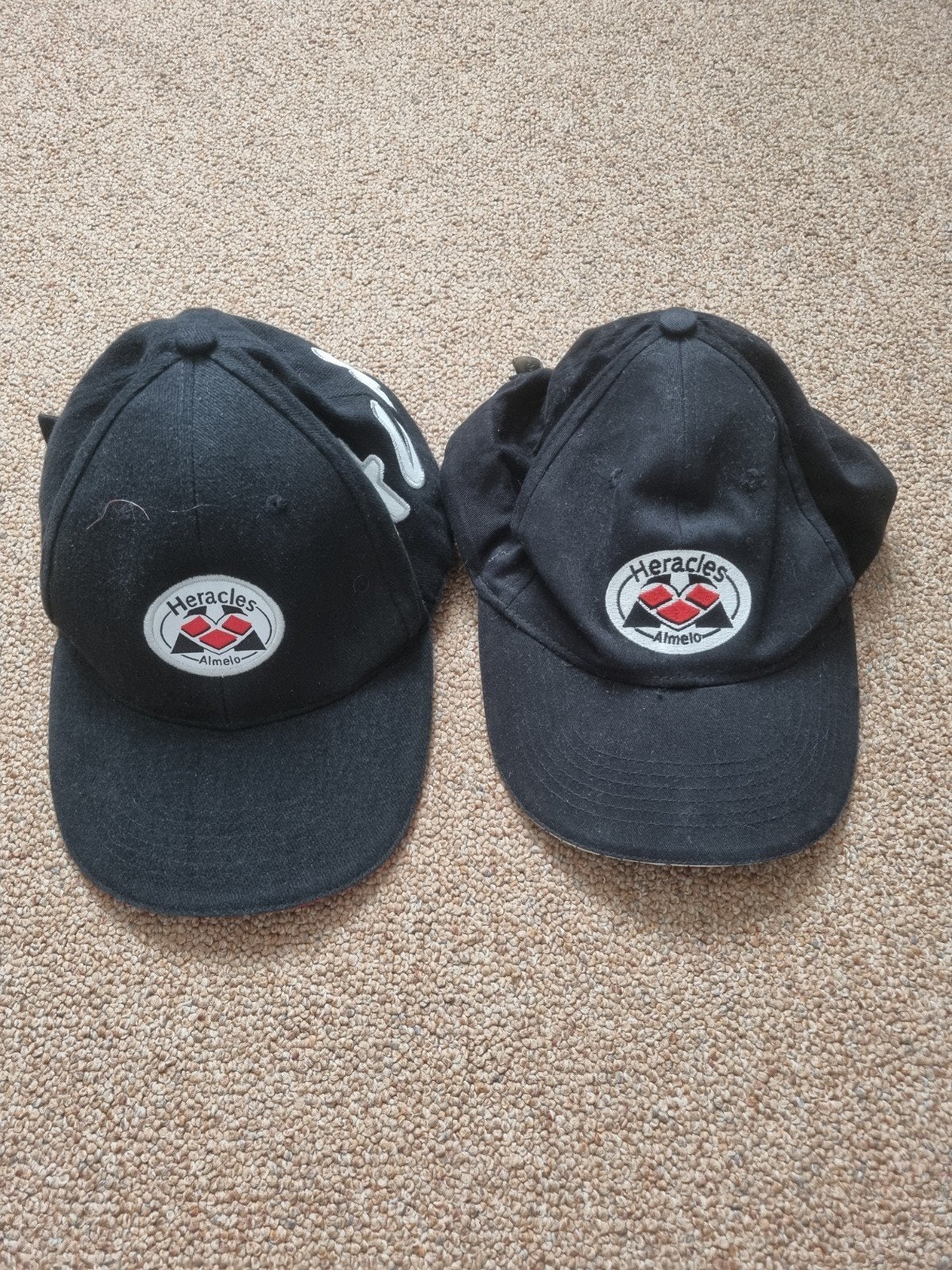 heracles almelo pet 2 stuks, Ophalen of Verzenden, Zo goed als nieuw, One size fits all, Pet