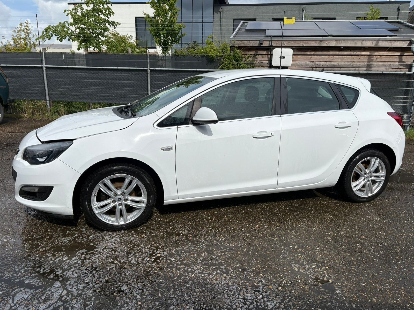Opel Astra 1.4 Turbo Ecotec 88KW 5D 2014 Wit, Auto diversen, Schadeauto's, Ophalen, Wit, 1364 cc, Benzine