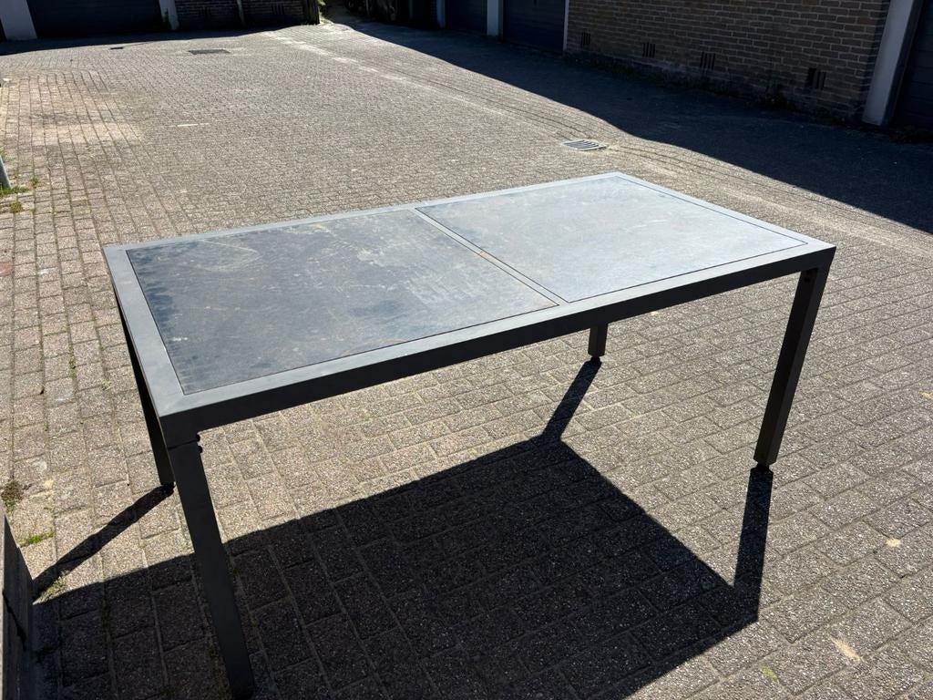 Lichtgrijze aluminium tuintafel met hardstenen bladen, Ophalen
