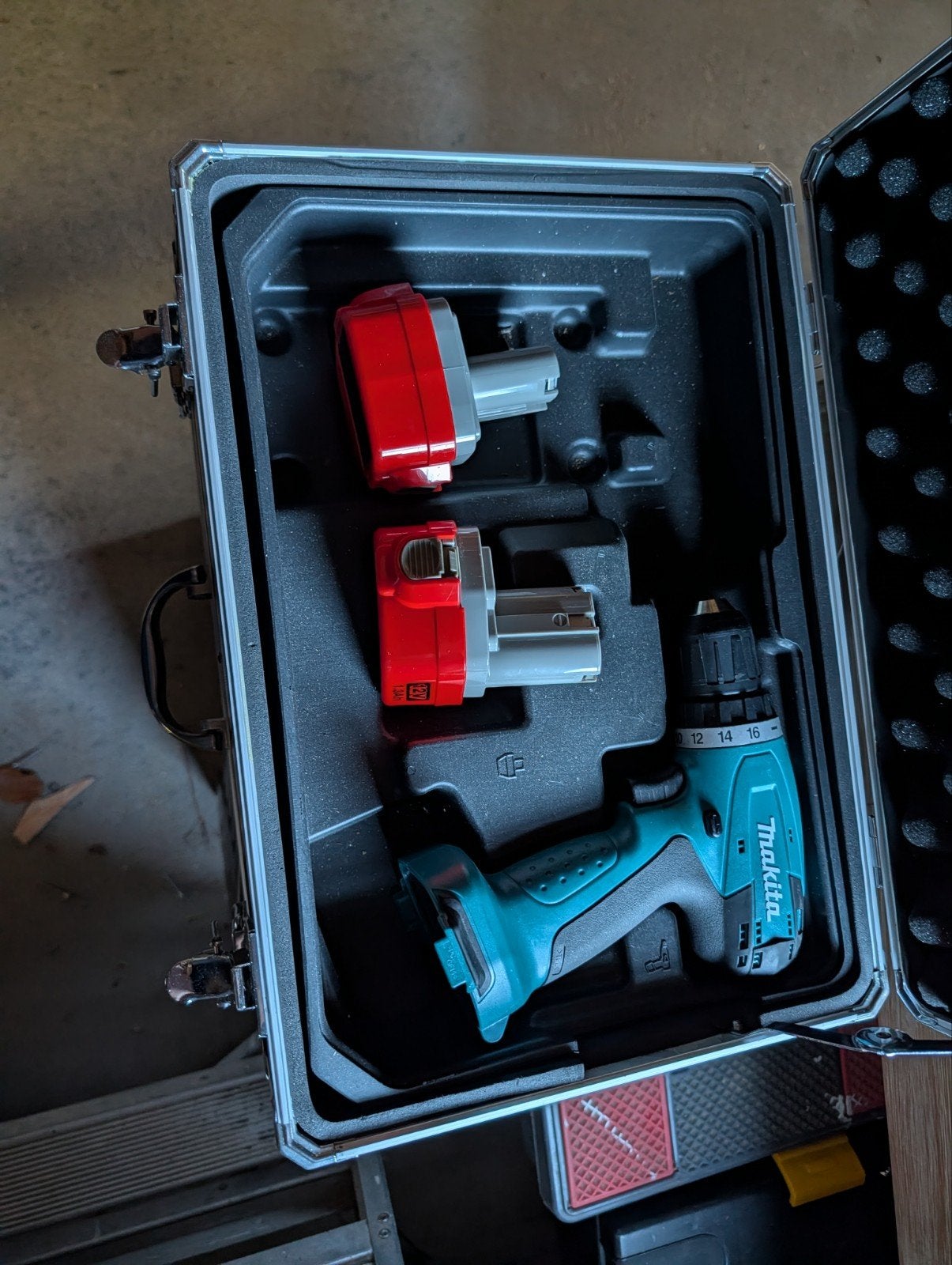 Makita Boor- en Schroefmachine Set met Accu en Oplader, Gebruikt, Variabele snelheid, Ophalen of Verzenden, Boor- en Schroefmachine