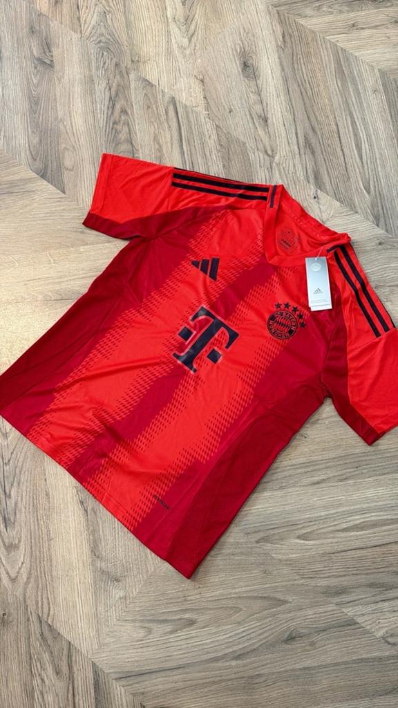 Bayern München Thuisshirt Maat M - Nieuw met labels, Maat M, Ophalen of Verzenden, Zo goed als nieuw, Shirt