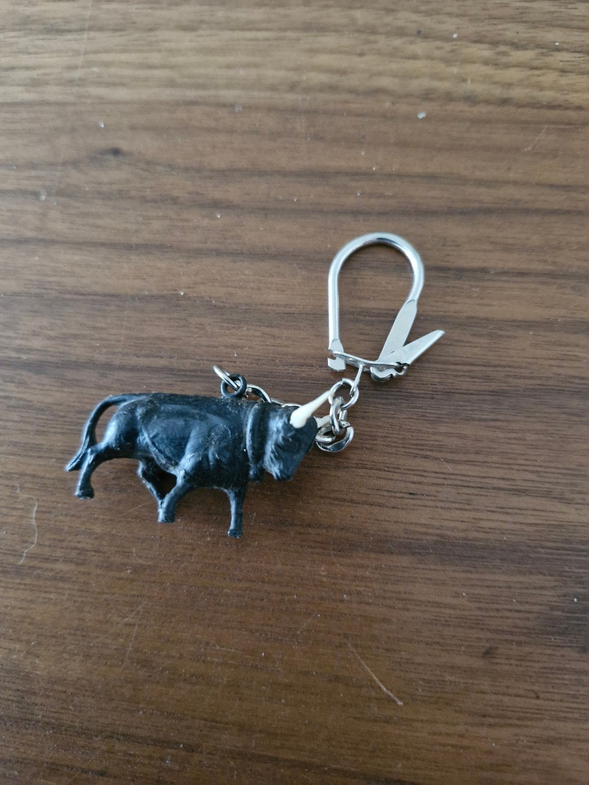 138 Stieren sleutelhanger - Zwart met witte hoorns, Ophalen of Verzenden, Gebruikt, Dier of Natuur