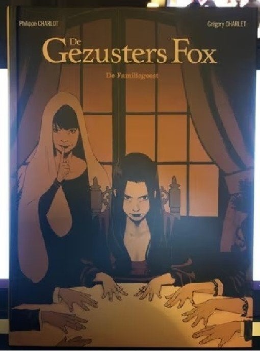 de familiegeest de gezusters fox hardcover g3, Boeken, Eén stripboek, Ophalen of Verzenden, Zo goed als nieuw
