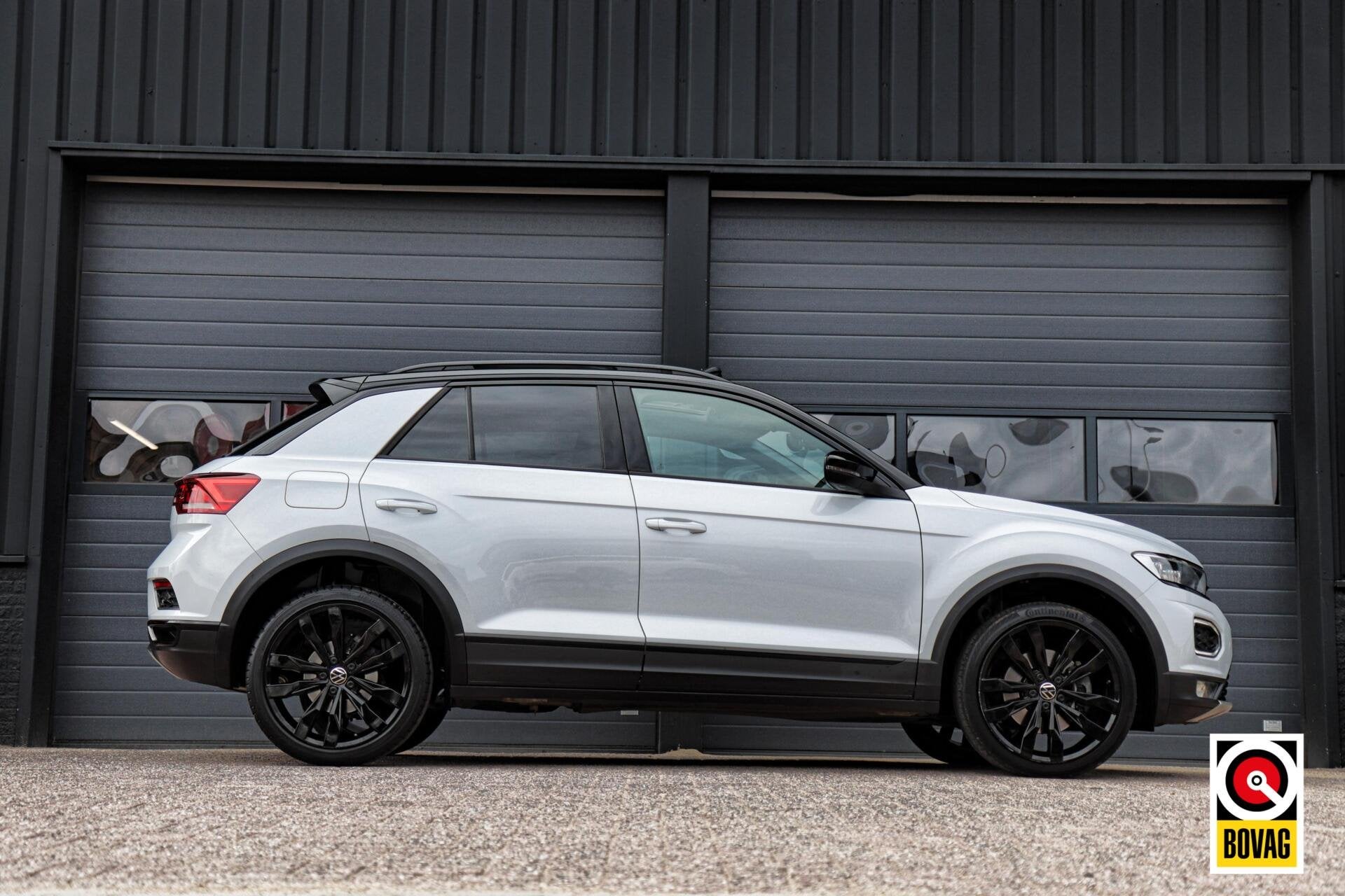 Volkswagen T-Roc 1.5 TSI Sport |LED|PANODAK|CARPLAY|CAMERA|V, Auto's, 4 cilinders, Bedrijf, SUV of Terreinwagen, 16 km/l