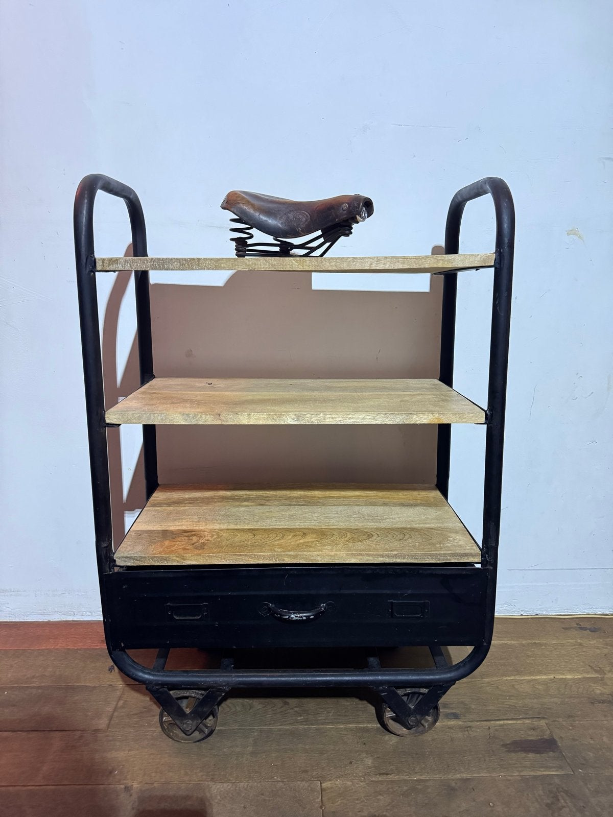 Industriële trolley met houten planken en lade, Huis en Inrichting, Kasten | Overige, Ophalen, Gebruikt