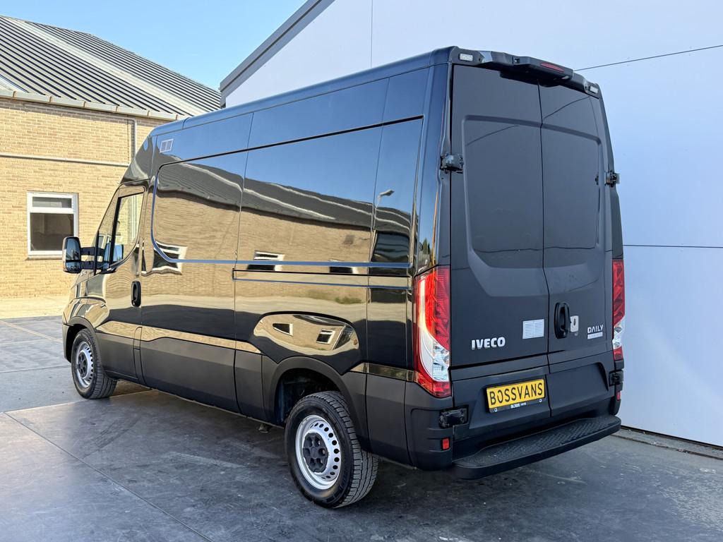 Iveco Daily 35S16 2.3 Automaat L2H2 Airco Cruise Control Nav, Auto's, Automaat, Achterwielaandrijving, Gebruikt, Zwart