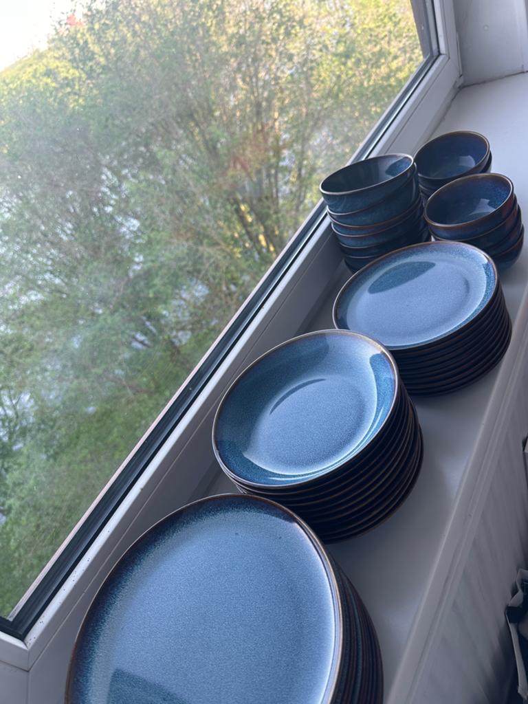 Blauw servies set - Borden en kommen, Ophalen, Keramiek, Zo goed als nieuw, Bord(en)