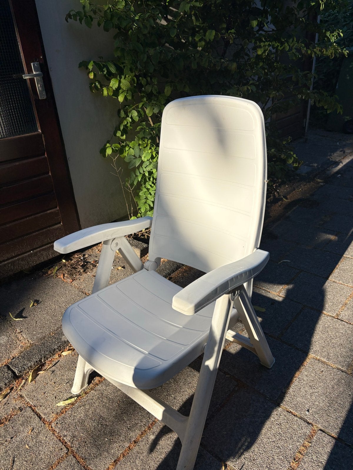 4x Witte verstelbare tuinstoelen - 3 standen (inklapbaar), Ophalen, Zo goed als nieuw, Kunststof, Verstelbaar