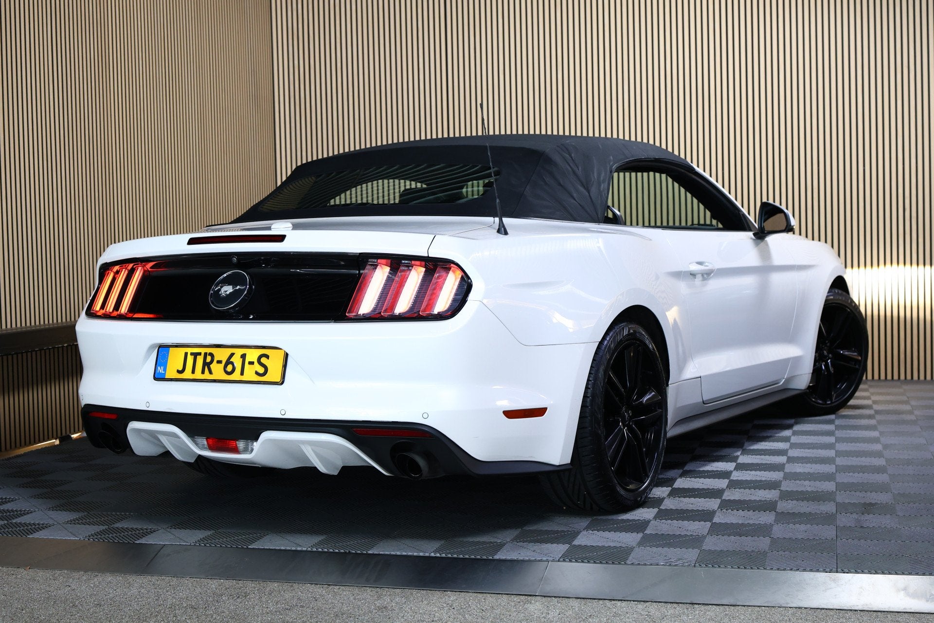 Ford Mustang Convertible 2.3 EcoBoost AVM NAVI CLIMA CAMERA, Auto's, 13 km/l, Achterwielaandrijving, Gebruikt, 4 cilinders