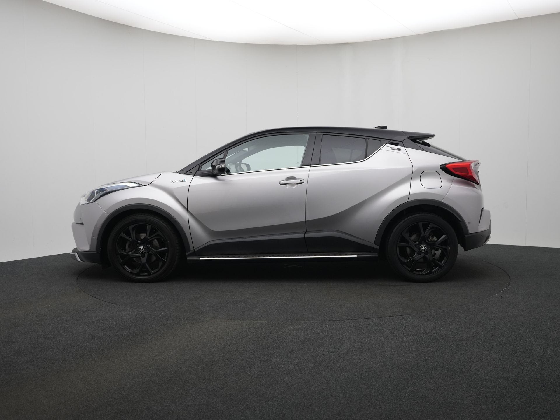 Toyota C-HR 1.8 Hybrid First Edition | NL Auto | Dealer Onde, Auto's, 4 cilinders, 122 pk, 26 km/l, Hybride Elektrisch/Benzine
