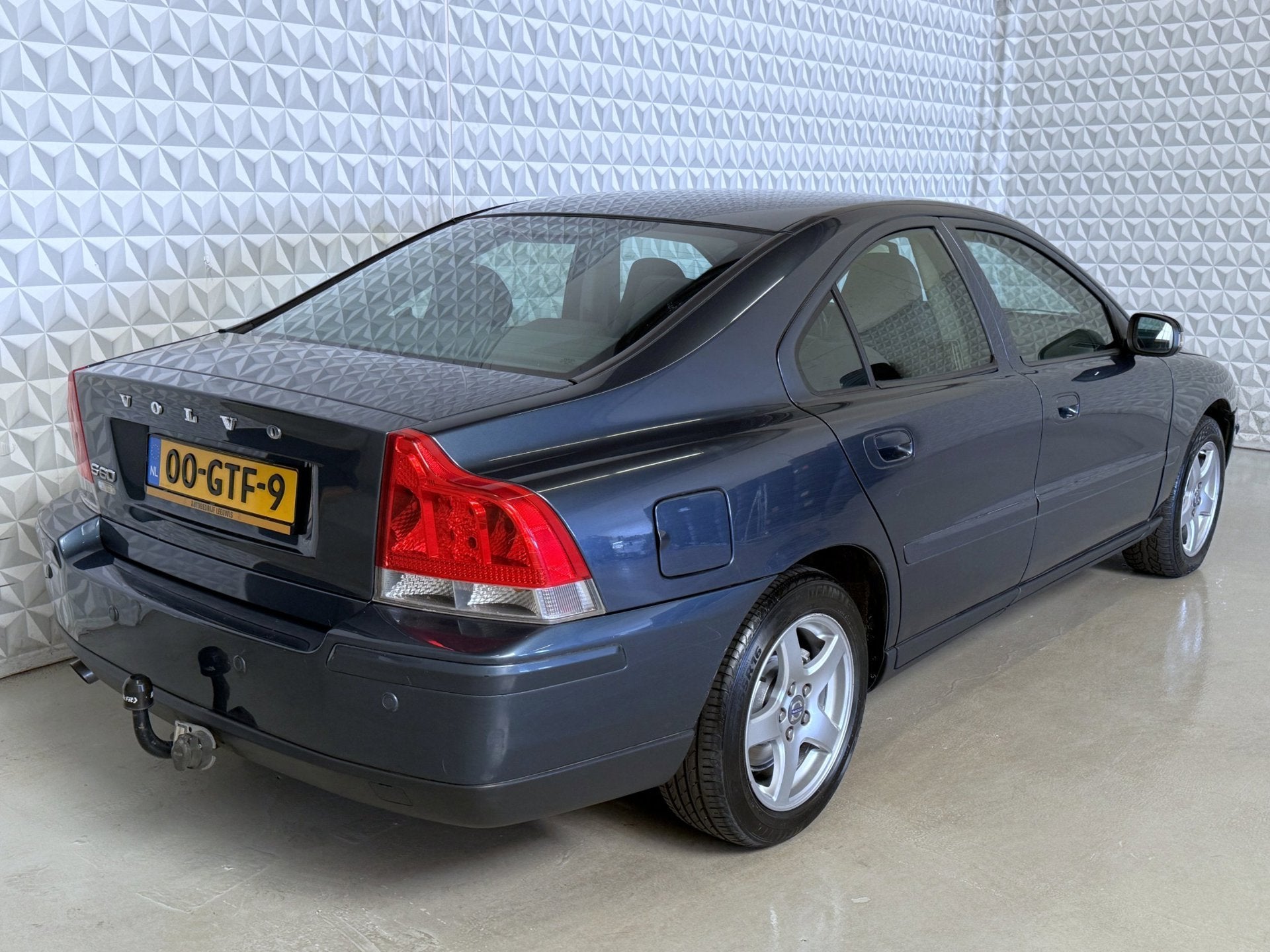 Volvo S60 2.4 Kinetic AUTOMAAT / 185.000km (2008), Auto's, Gebruikt, Blauw, S60, 2435 cc