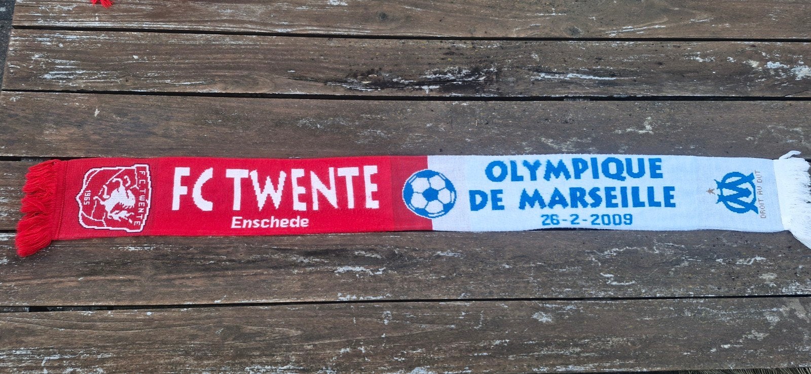 Fc twente sjaal uefa cup 2009 olympique, Ophalen of Verzenden, Zo goed als nieuw, F.C. Twente, Vaantje of Sjaal