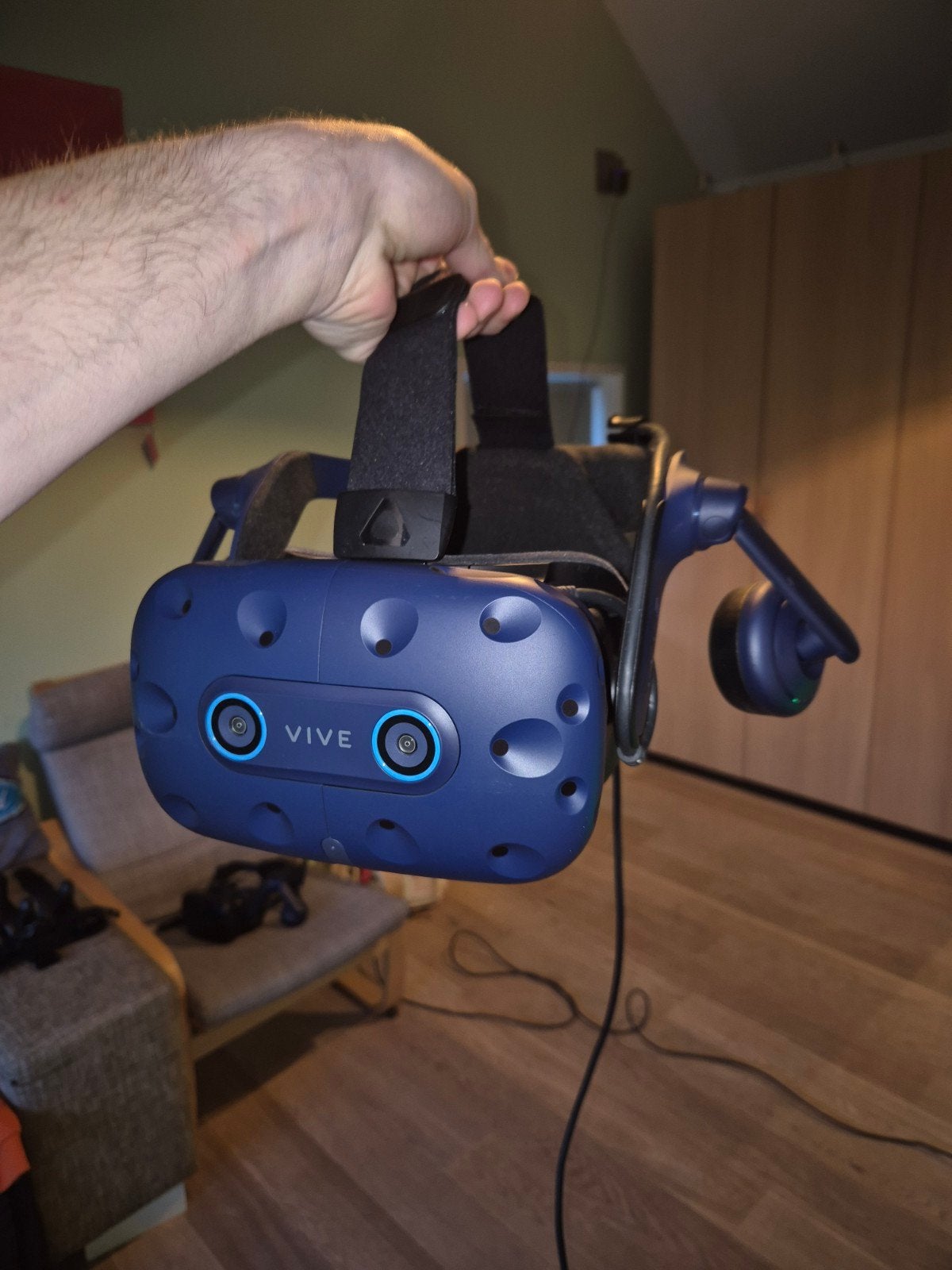 HTC Vive Pro Eye HMD + Wireless Adapter (met extra koeling), Spelcomputers en Games, Virtual Reality, Zo goed als nieuw, Pc, VR-bril