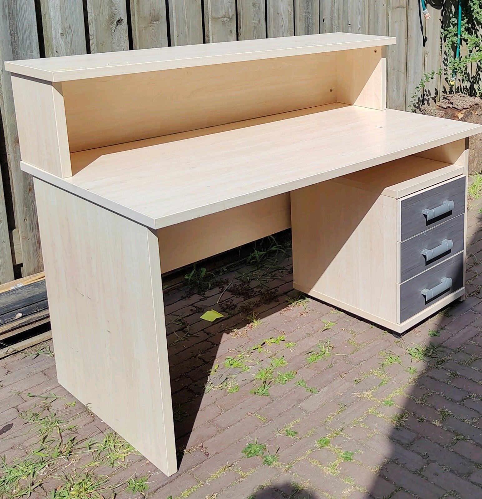 Mooi bureau met opzetstuk en ladenblok, Ophalen, Gebruikt, Spaanplaat of MDF, Computerbureau