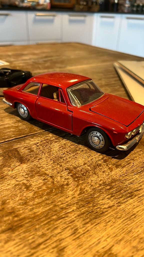 Togi Brevettato Alfa Romeo Guilia G.T.sprint 1/24, Hobby en Vrije tijd, Modelauto's | 1:24, Ophalen of Verzenden, Gebruikt, Auto
