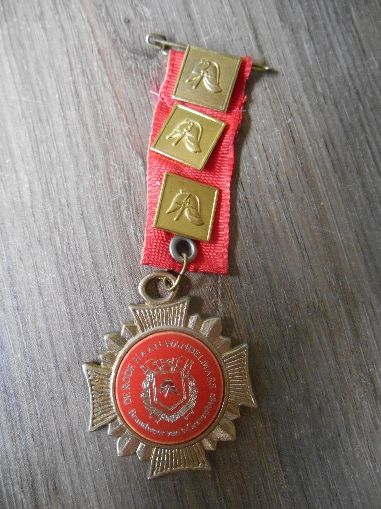 Medaille De Rode Haan wandelmars brandweer, Postzegels en Munten, Penningen en Medailles, Overige materialen, Nederland, Ophalen of Verzenden