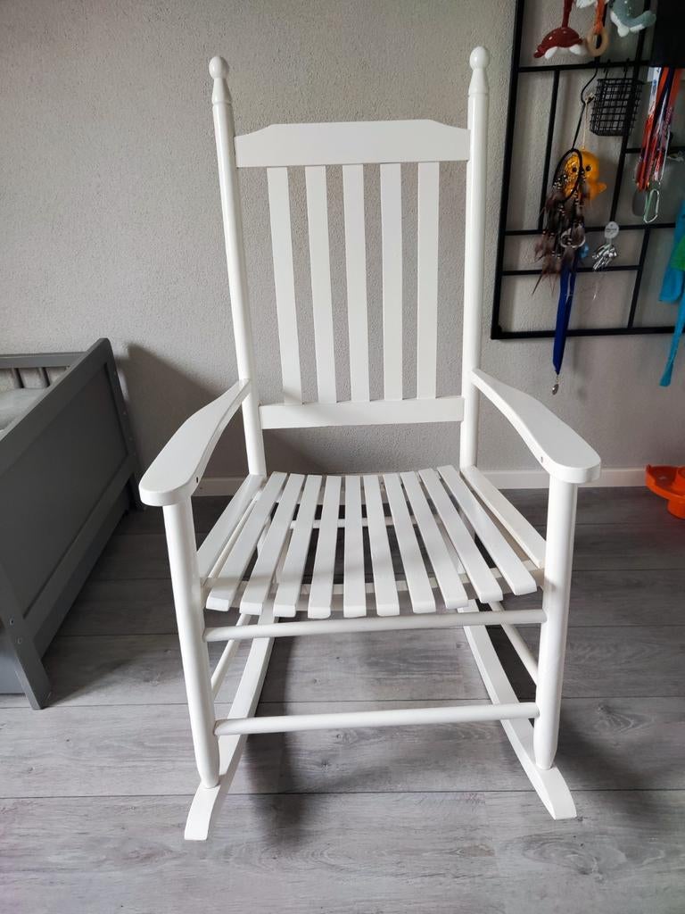 Witte houten schommelstoel voor babykamer of relaxhoek, Kinderen en Baby's, Kinderkamer | Tafels en Stoelen, Ophalen, Gebruikt