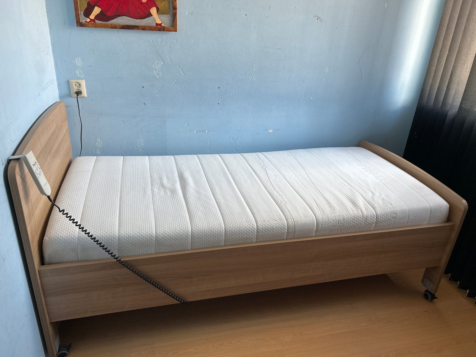 Verstelbaar eenpersoonsbed met lattenbodem en matras, Ophalen, 90 cm, 200 cm, Hout