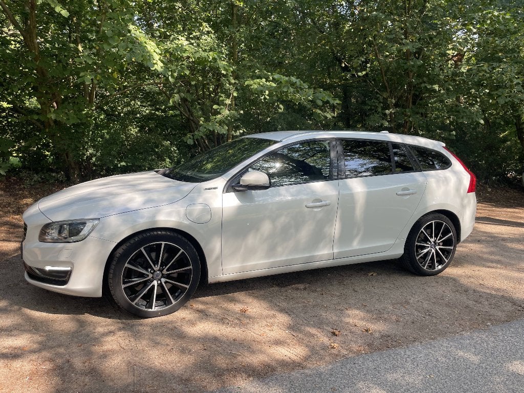 Volvo V60 D5 Twin Engine 231pk Geartronic AWD Plug In Hybrid, Auto's, 1800 kg, Wit, Vierwielaandrijving, Particulier