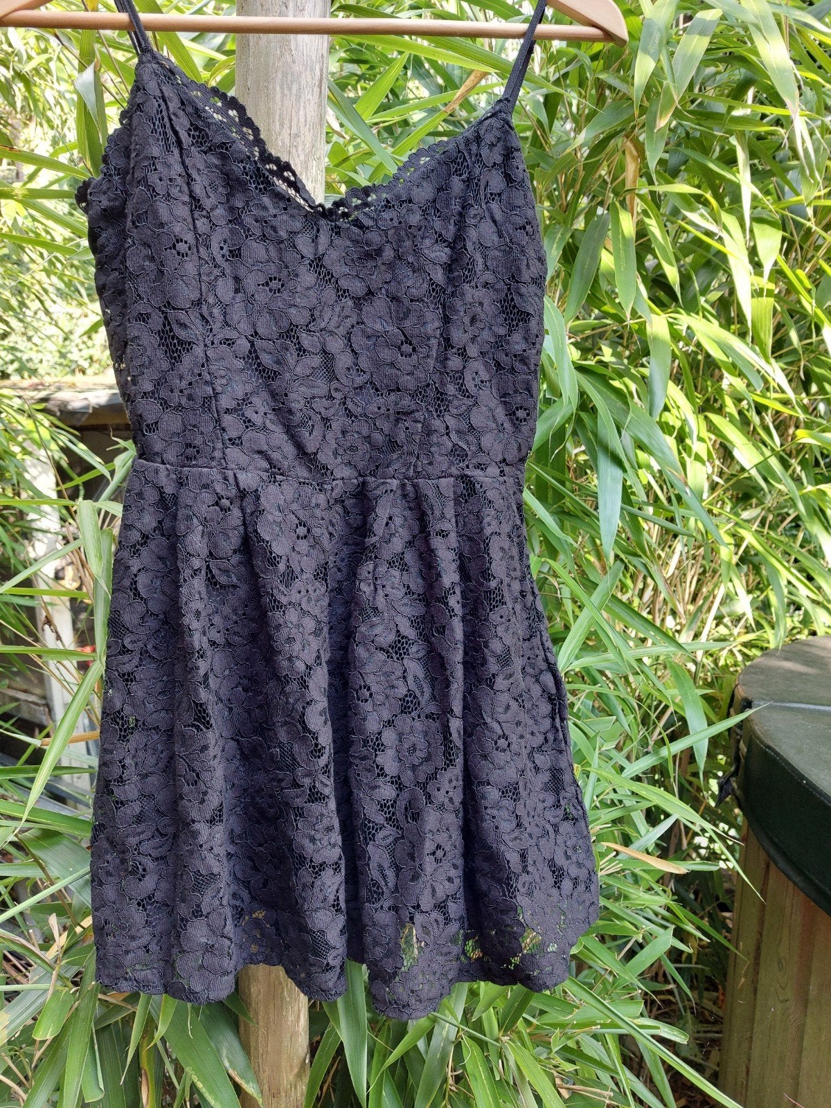 Zwart kanten jumpsuit van een H&M, maat 38, Kleding | Dames, Jumpsuits, Maat 38/40 (M), H&M, Zwart, Ophalen of Verzenden