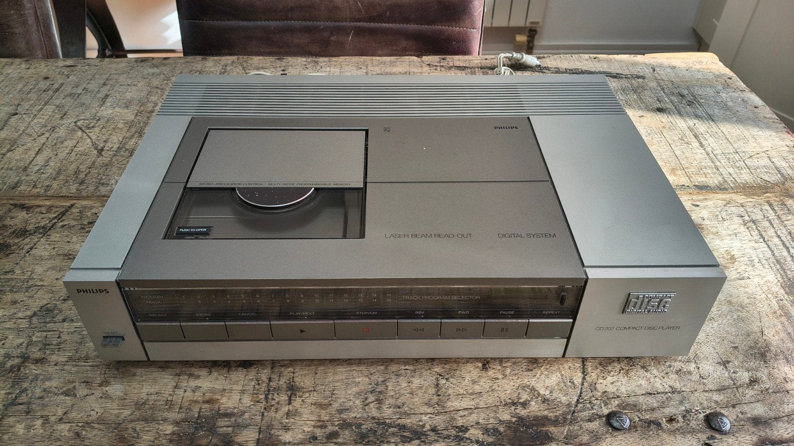 CD 202 vintage compact disc speler (lees advertentie goed), Ophalen of Verzenden, Philips