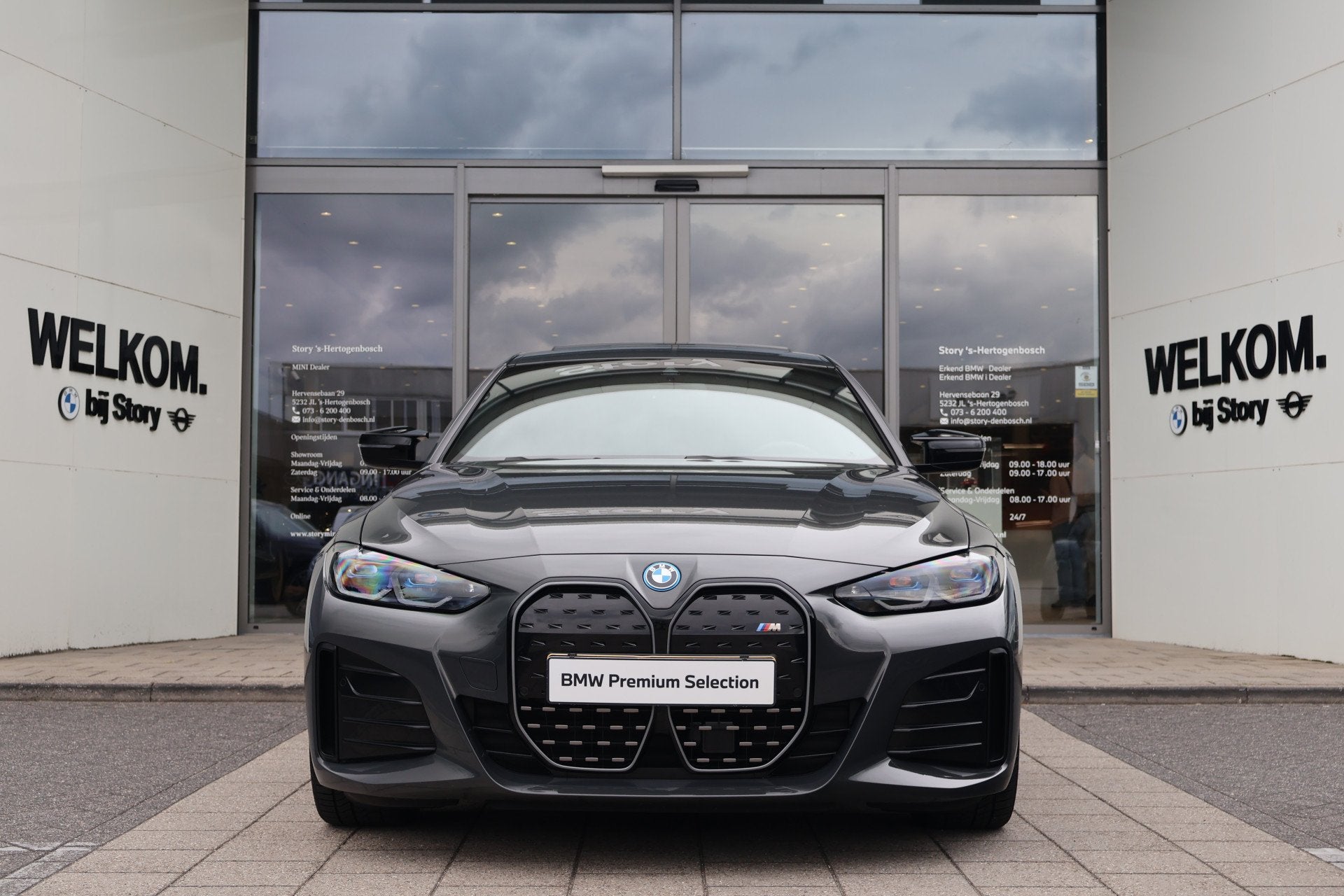 BMW i4 M50 High Executive M Sport / Schuif-kanteldak / M Spo, Auto's, Dealer onderhouden, Gebruikt, 520 km, 2190 kg