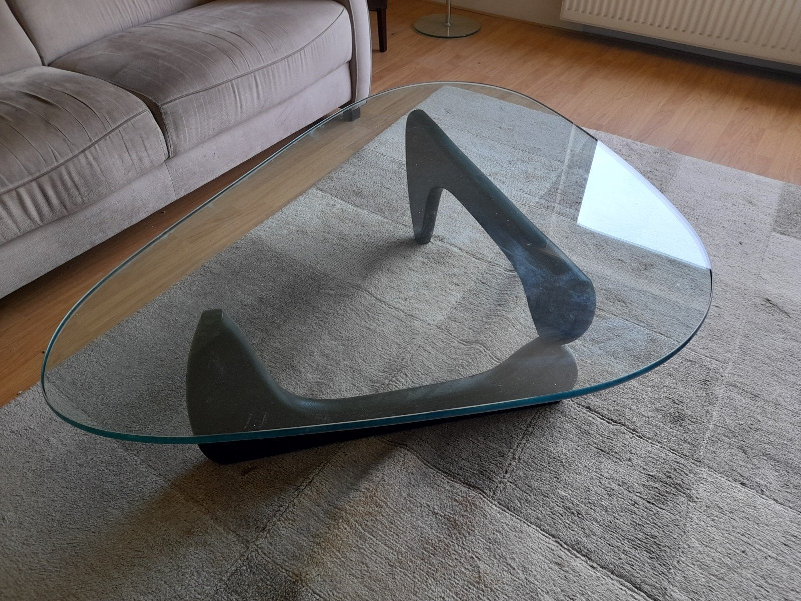 Vitra Noguchi Coffeetable, zwart essenhout, Huis en Inrichting, Tafels | Salontafels, Ophalen, Isamu Noguchi, Glas, 50 tot 100 cm