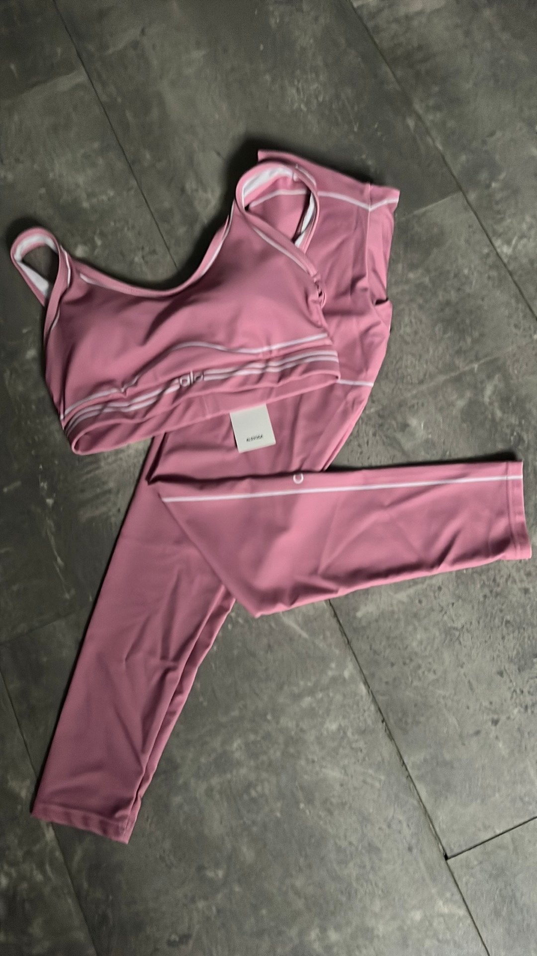 Alo set, Kleding | Dames, Sportkleding, Ophalen of Verzenden, Zo goed als nieuw, Roze