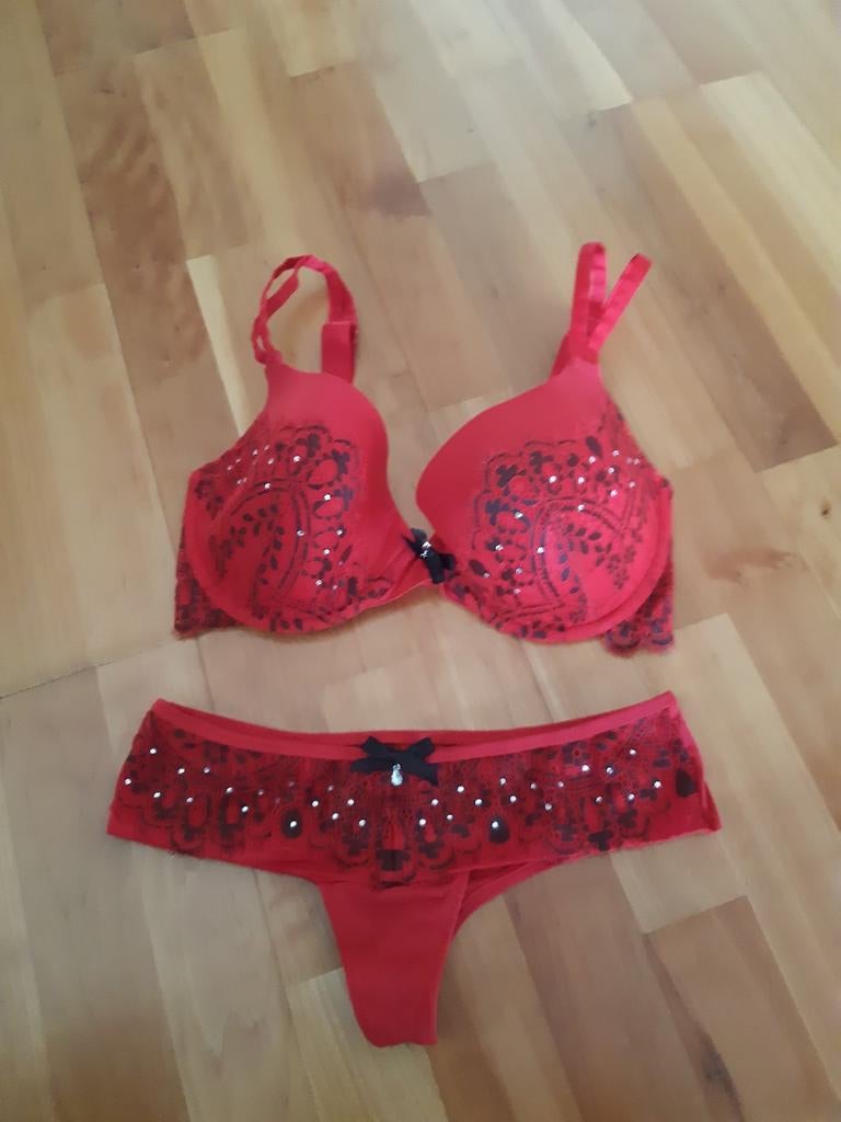 Bh Hunkemoller en slip, Hunkemöller, Ophalen of Verzenden, Rood, BH
