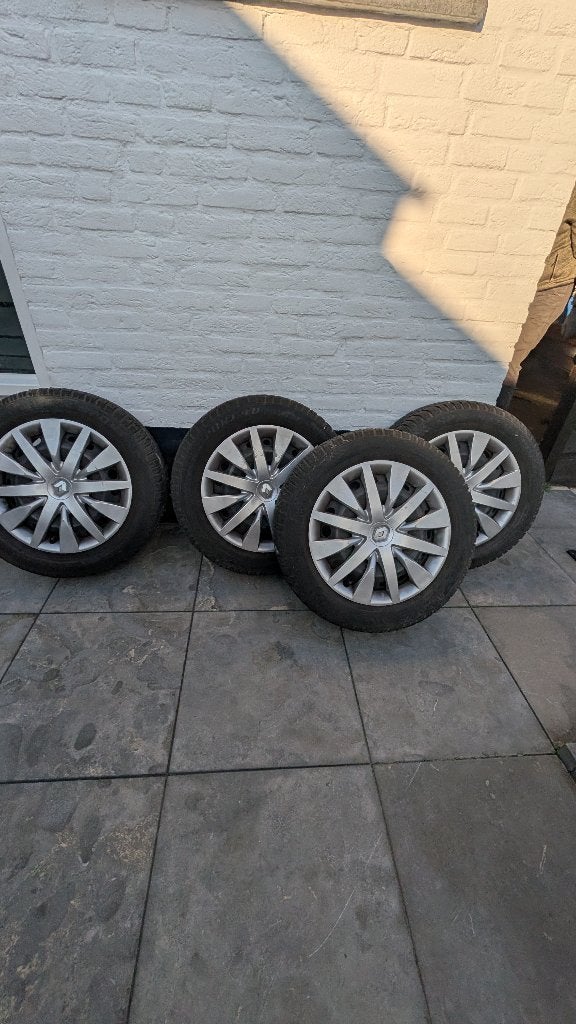 Winterbanden Dunlop 205/60 R16, Auto-onderdelen, Ophalen, Gebruikt, 16 inch, Band(en)
