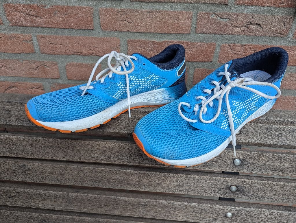 Asics RoadHawk FF 2 KLM editie  maat 46, Blauw, Sportschoenen, Ophalen of Verzenden, Zo goed als nieuw