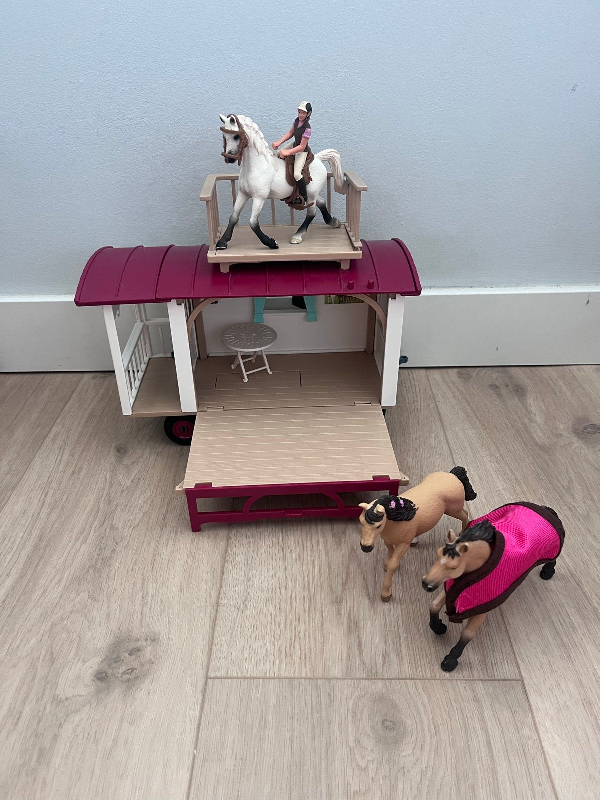 Schleich Woonwagen met paarden en ruiter, Ophalen, Zo goed als nieuw, Meisje