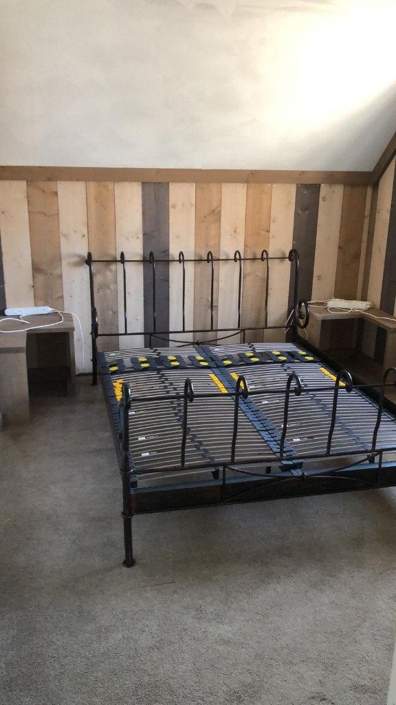 Smeedijzeren bedframe 160x210, incl Boss flex lattenbodems, Ophalen, Gebruikt, Landelijke brocante, Tweepersoons