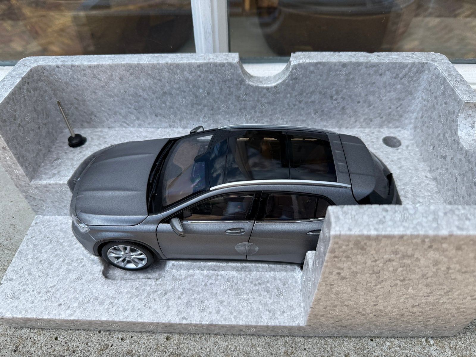 1:18 Mercedes X156 GLA-Klasse grijs 2014 Norev, Hobby en Vrije tijd, Auto, Norev, 70-72 Av. de Bohlen, Vaulx-en-Velin, 69120, France