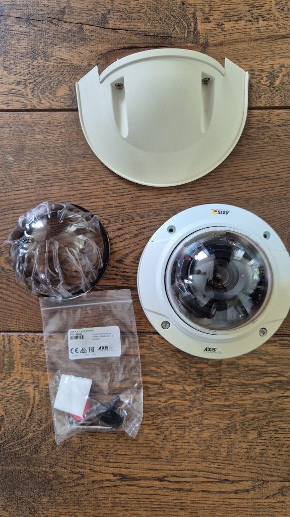 Axis P3228-LVE Netwerk Dome Camera - Nieuwstaat, Ophalen of Verzenden, Zo goed als nieuw
