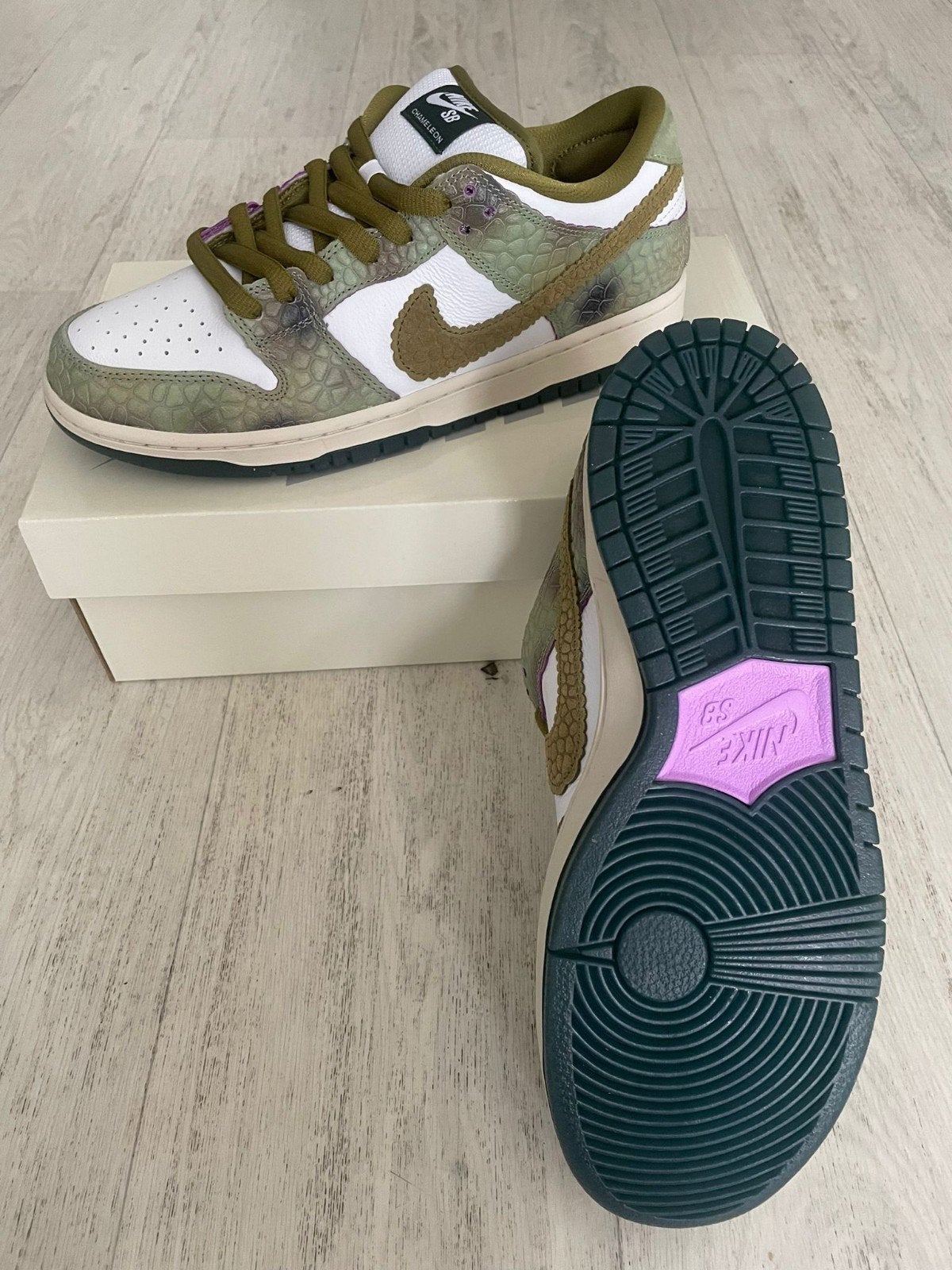 Nike SB Dunk Low 'Chameleon', Kleding | Heren, Schoenen, Ophalen of Verzenden, Nieuw, Overige kleuren