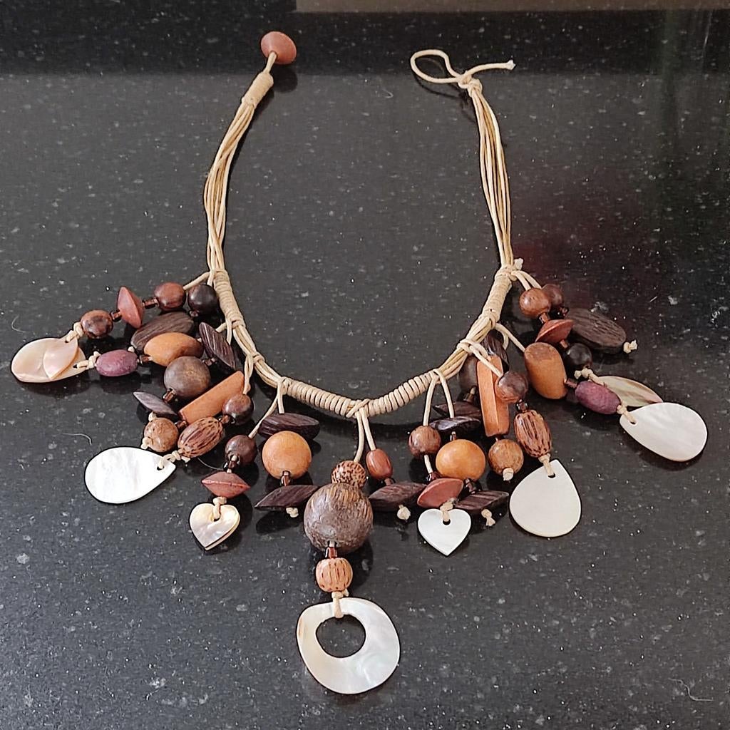 boho of etnische statement ketting met schelpjes en kralen, Sieraden, Tassen en Uiterlijk, Overige materialen, Verstelbaar, Bruin