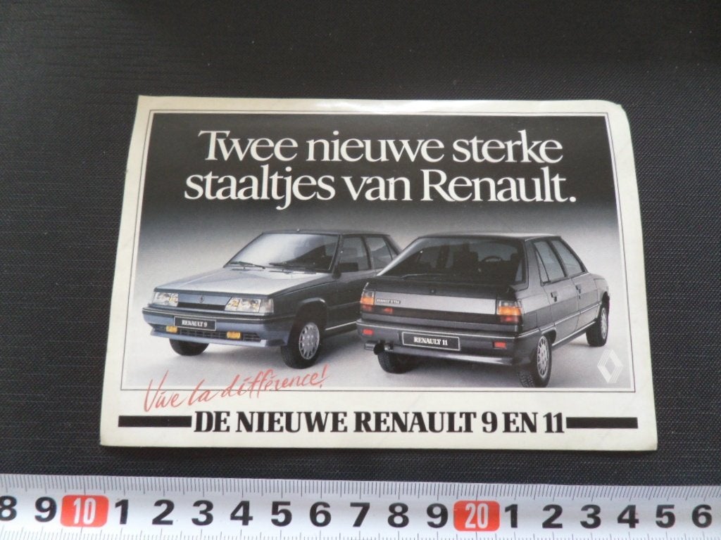 sticker twee nieuwe sterke staaltjes RENAULT 9 en 11 *, Ophalen, Zo goed als nieuw