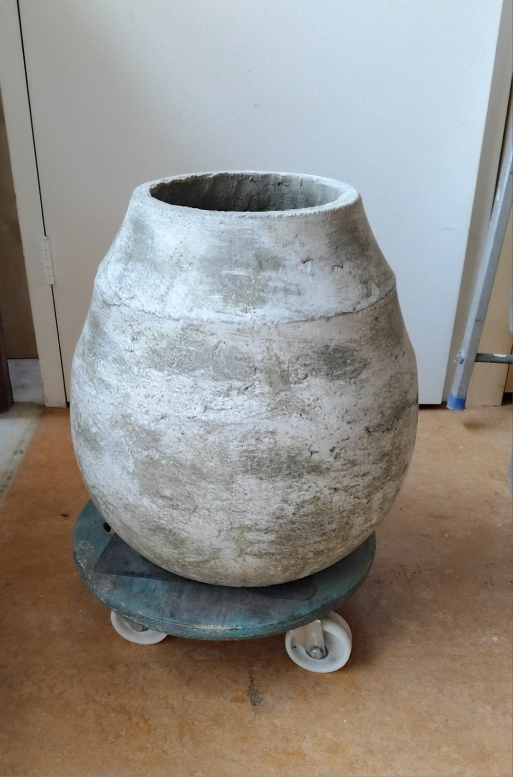 Grote betonnen binnen bloempot - 41 cm hoog, 22 cm diameter, Tuin en Terras, Ophalen, Rond, Binnen