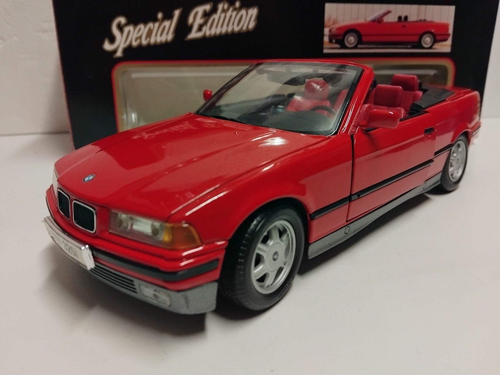 BMW 3 serie cabriolet rood 1998 Maisto metal 1:18 KRD, Ophalen of Verzenden, Zo goed als nieuw, Auto, Maisto